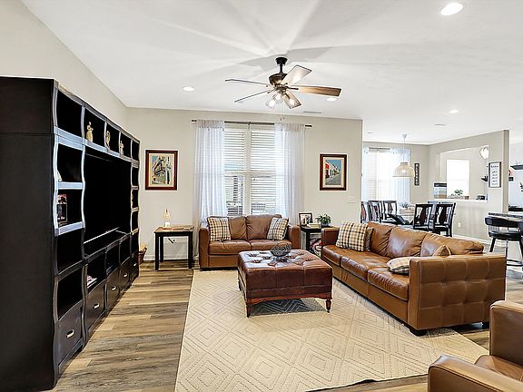 4th image of 13553 Eastpark Cir E