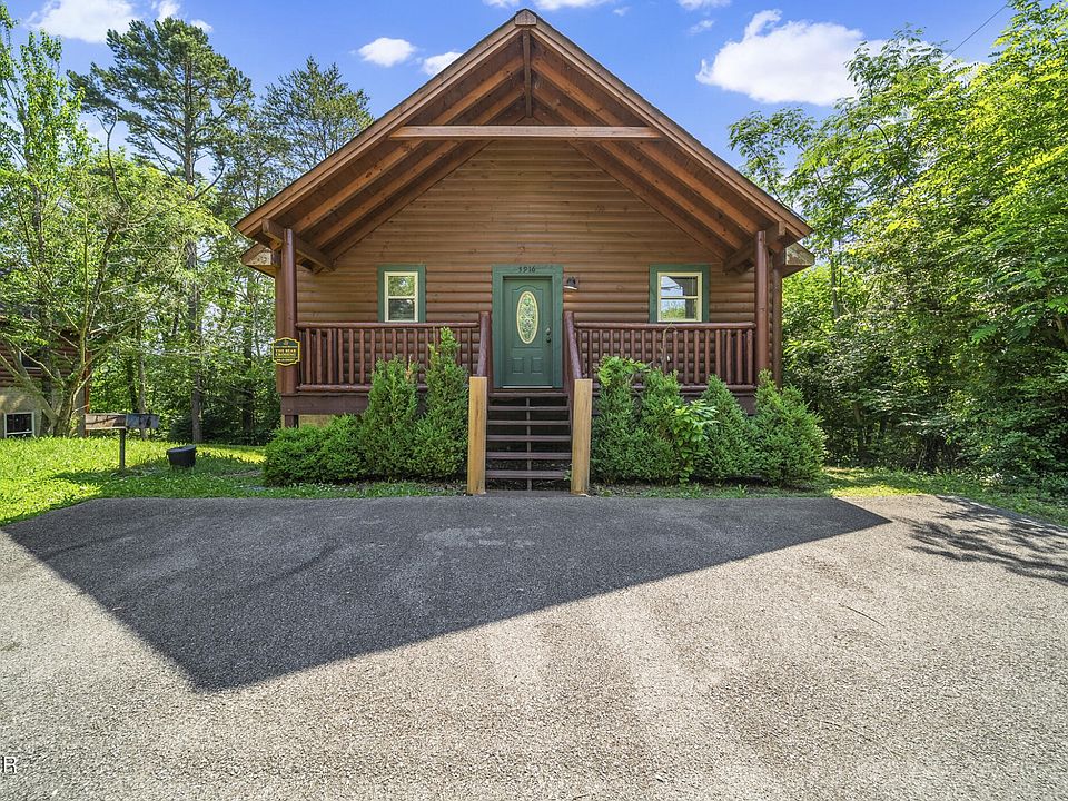 1st image of 3916 Valley View Dr