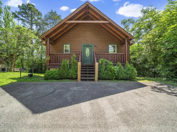 3916 Valley View Dr, Pigeon Forge, TN 37863