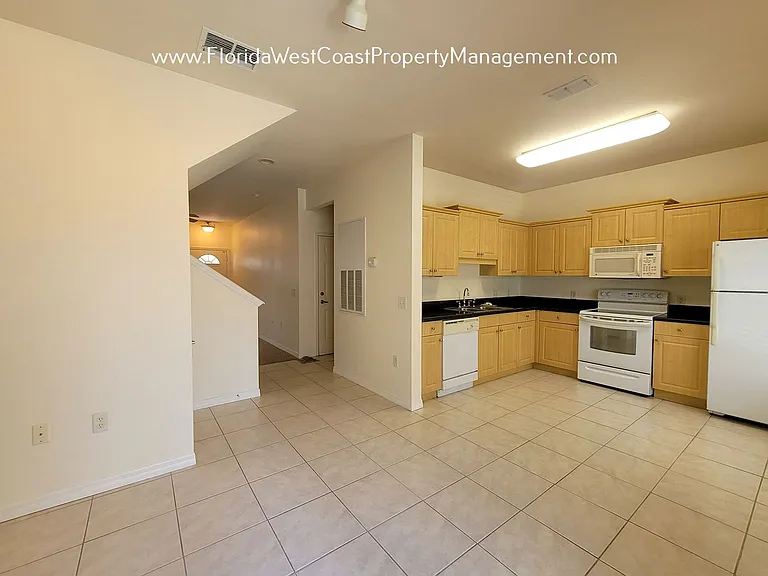 7654 Plantation Cir — Photo 3