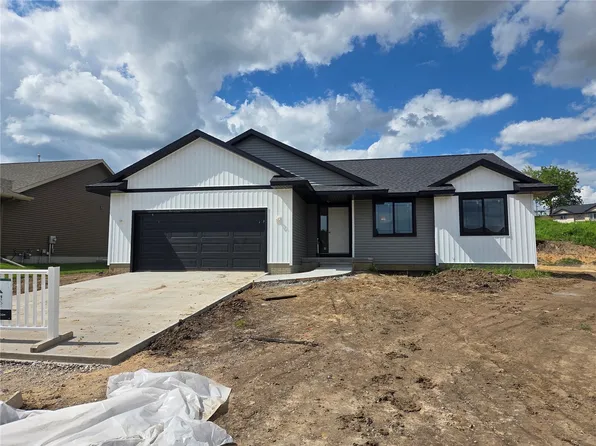 1820 Shady Grove Rd SW, Cedar Rapids, IA 52404