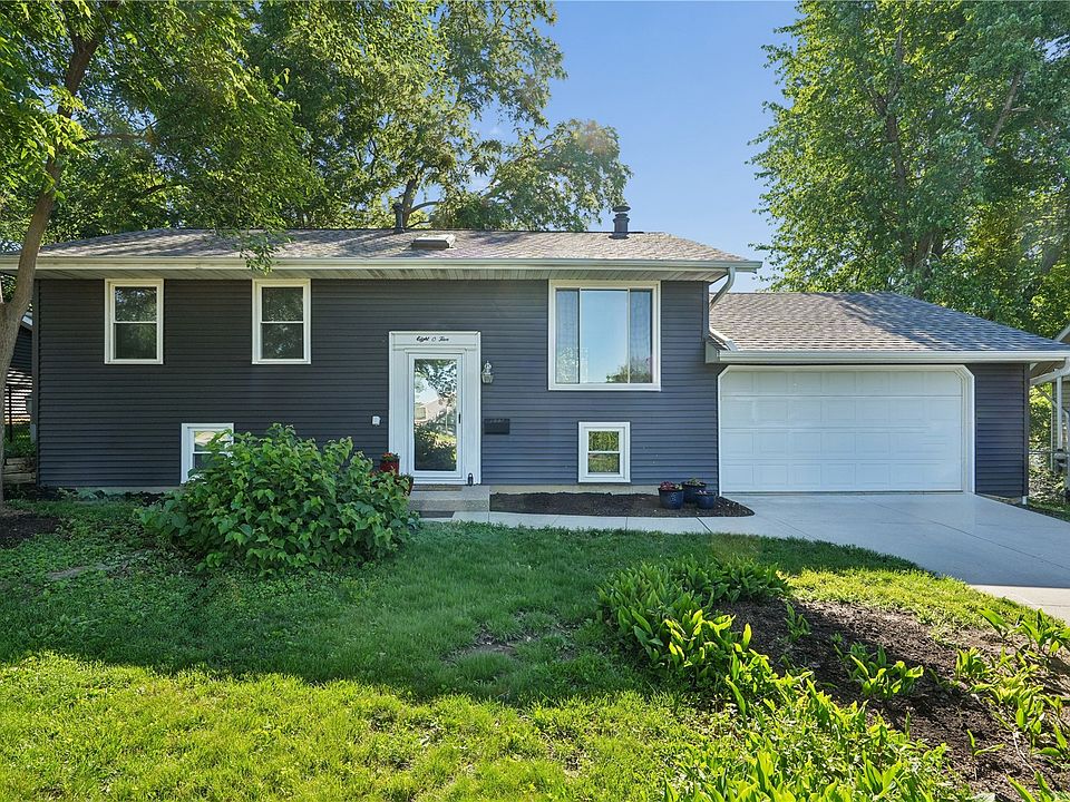 1st image of 805 Pawnee Dr NW
