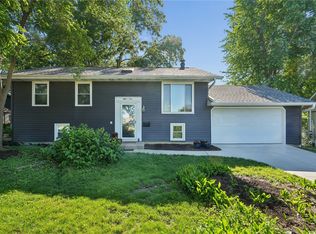 805 Pawnee Dr NW, Cedar Rapids, IA 52405