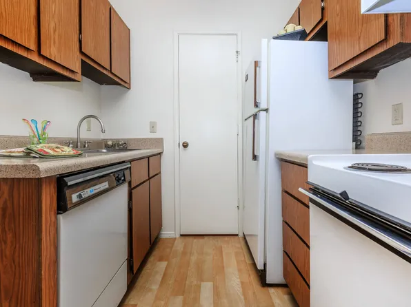 Carondelet Apartments