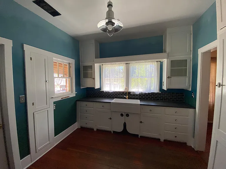 Linden Ave — Photo 10