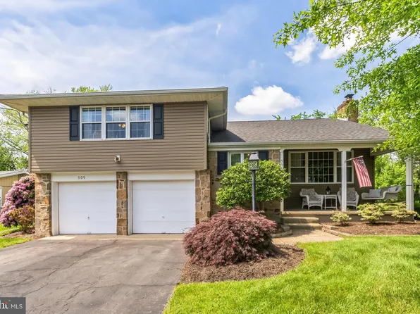 909 Hilltop Rd, Cinnaminson, NJ 08077