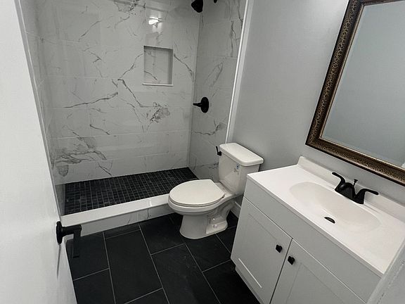 5th image of 859 Hughey St
