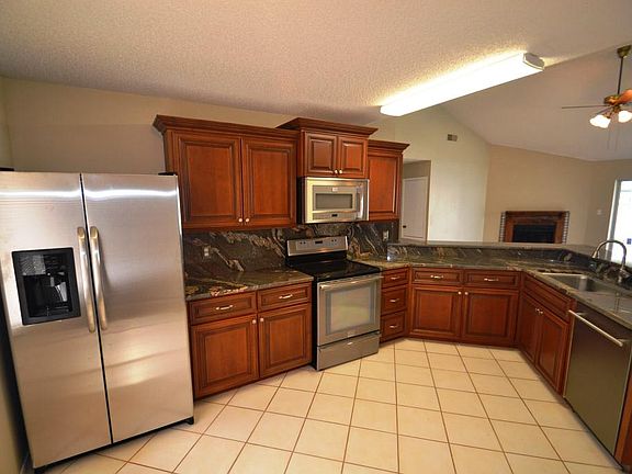 5th image of 1562 Pinehurst Dr