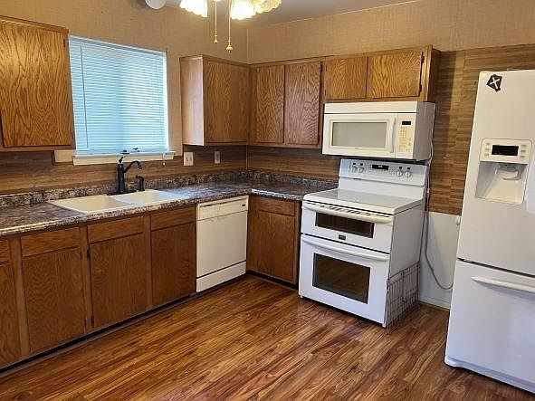 1st image of 3178 Fort Park Blvd