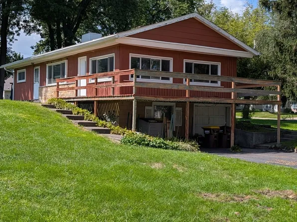 3815 W Lake Shore Dr, Wonder Lake, IL 60097