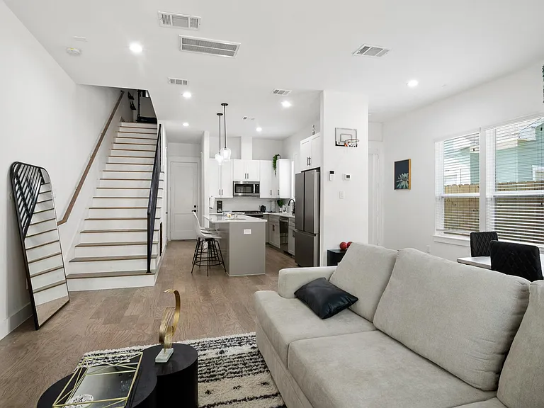 1704 Worms St — Photo 8