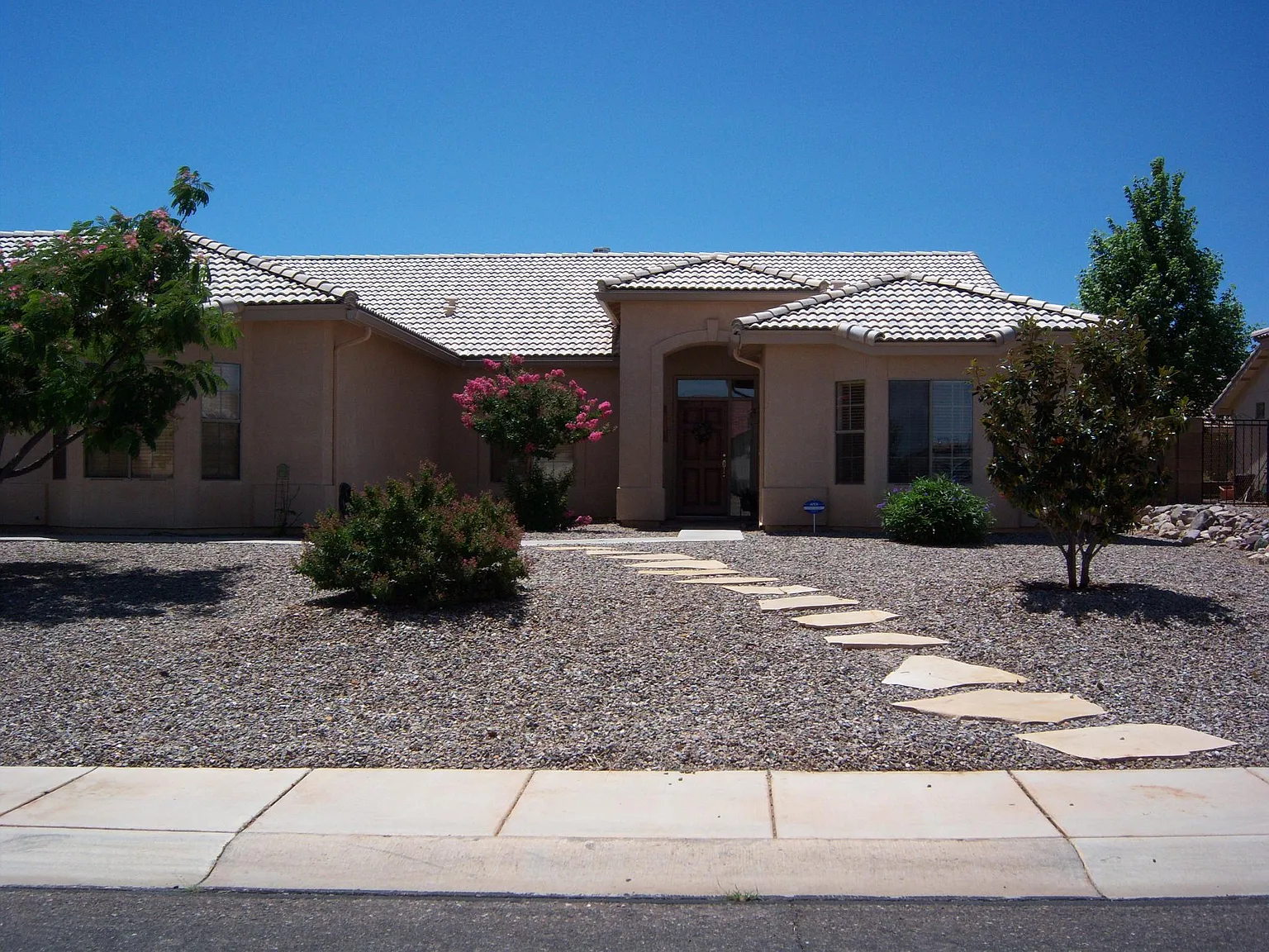 5 bed, 2751 sqft, $2,500 — Photo 1