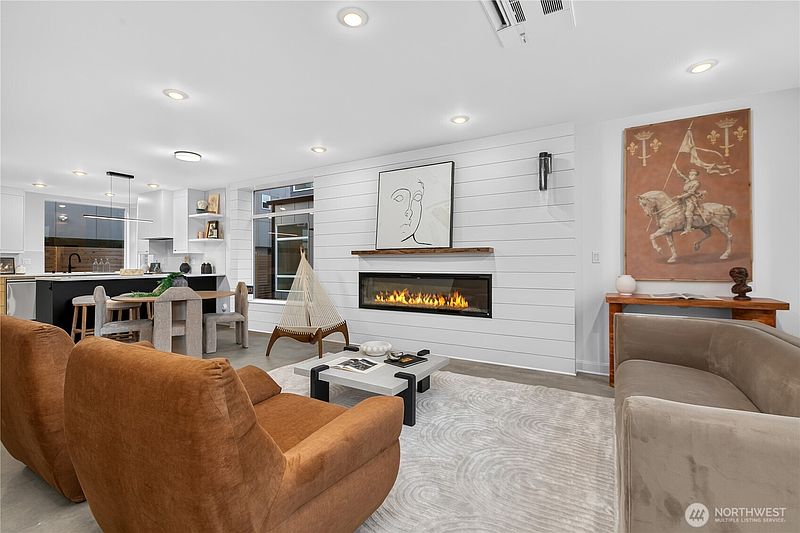 3rd image of 5011 Fauntleroy Way SW #B
