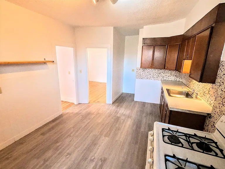 90 Wenham St #3 — Photo 7