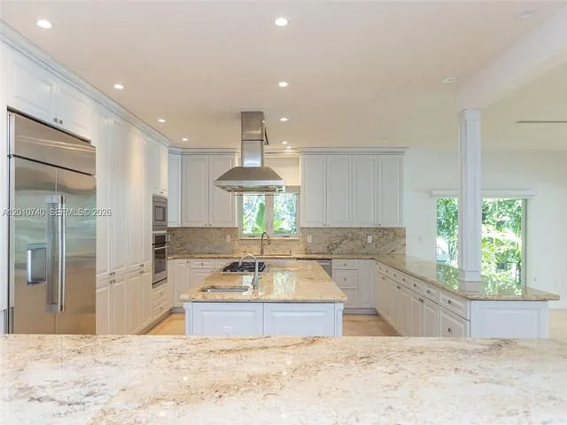 425 N Shore Dr — Photo 2