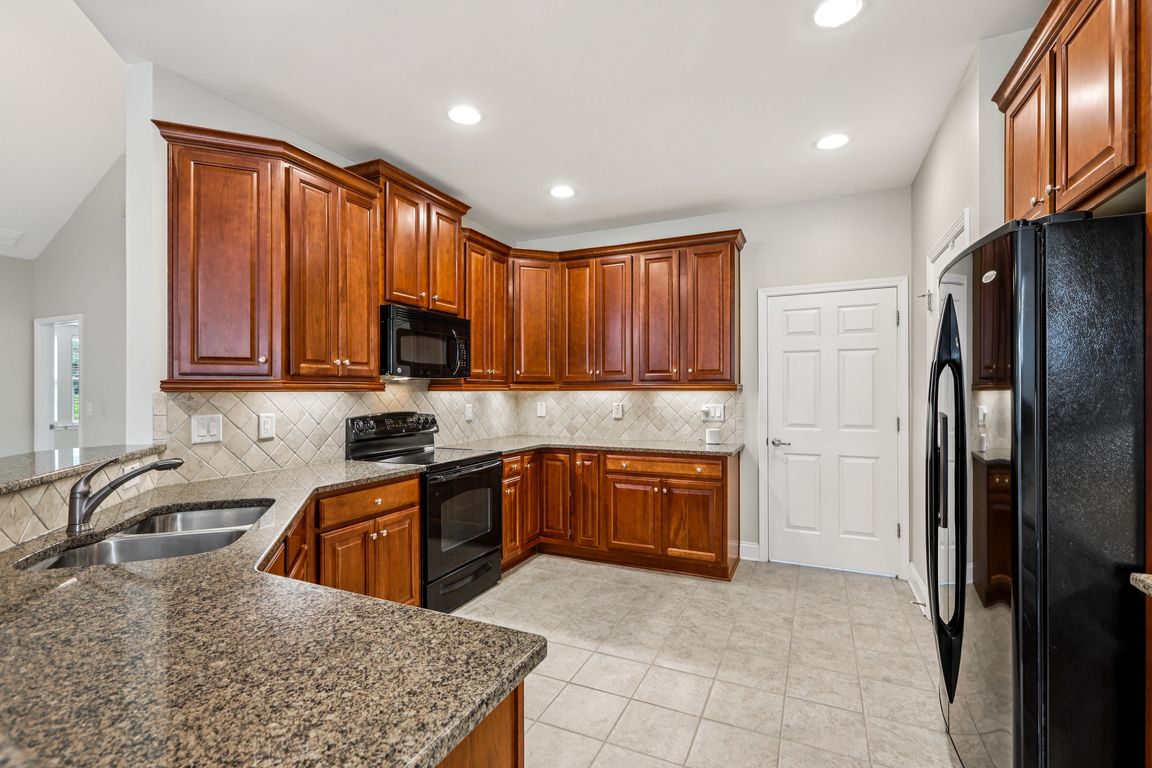 Grapevine Cir-1006-017.jpg