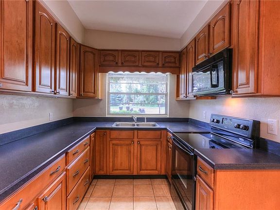 5th image of 1121 Woodsmere Ave