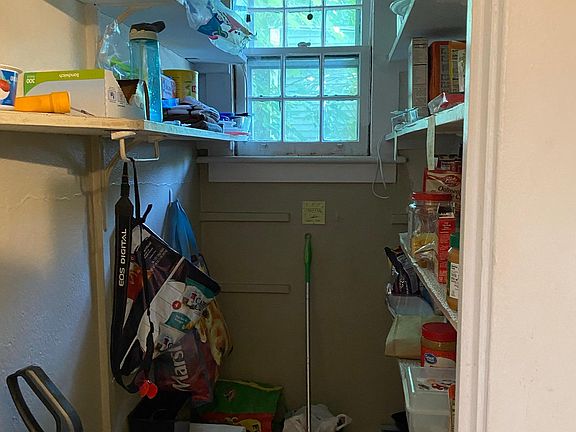 Walk in pantry off of kitchen
