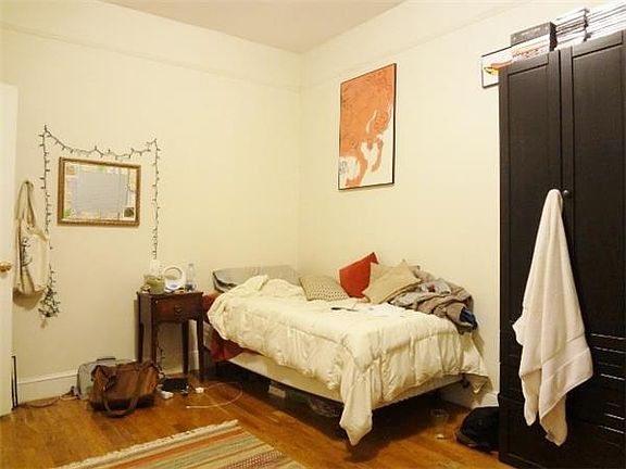 4th image of 216 E 111th St #2A