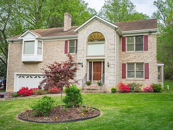 2nd image of 4727 Groves Ln
