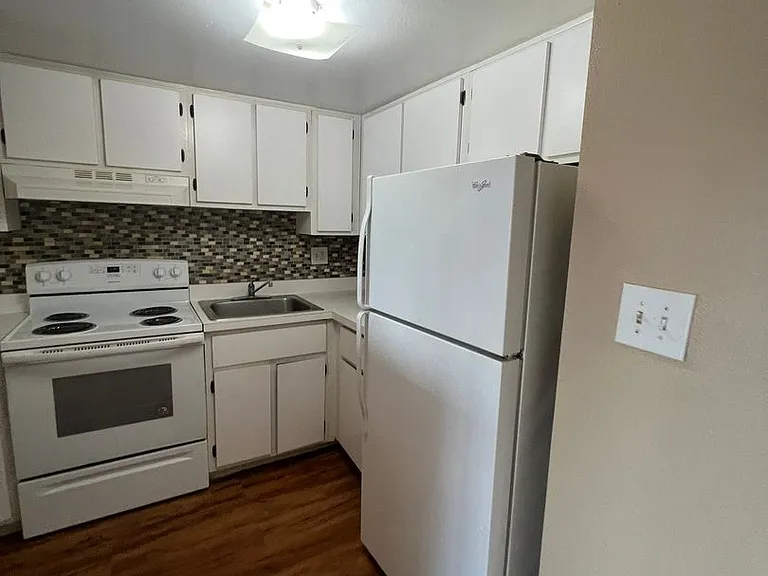 618 Orange Dr #212 — Photo 8