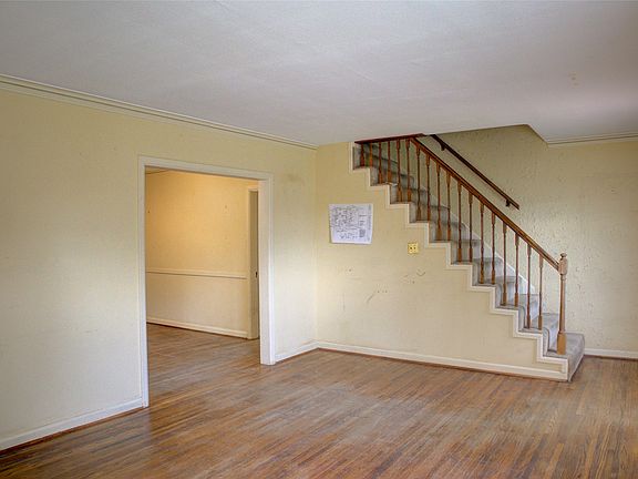 3rd image of 131 E 26th St