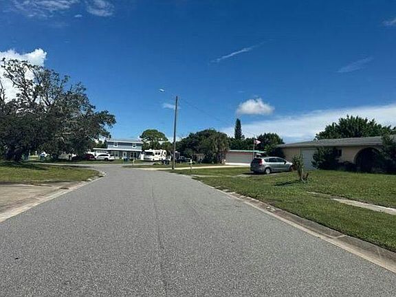 4th image of 769 James Cir NE