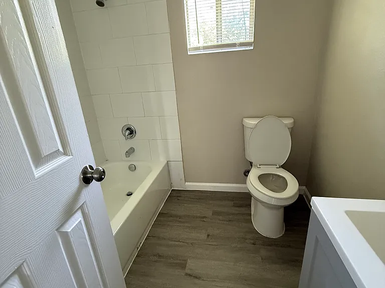 1209 Glenda Dr — Photo 6