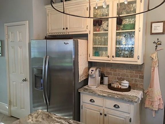 4th image of 1006 Live Oak Ln