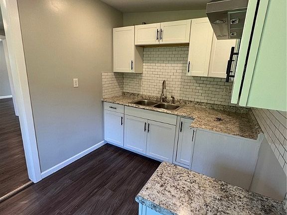 4th image of 2220 Koehler Ave