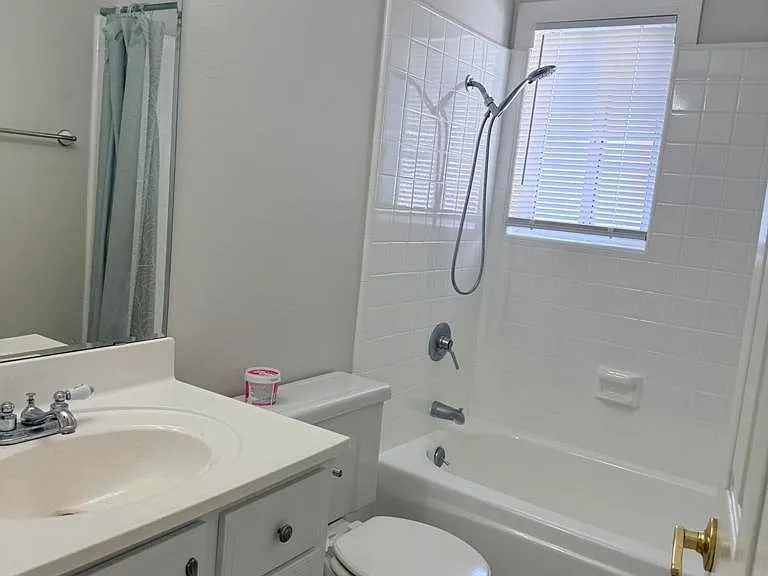 2065 Abbott St — Photo 12