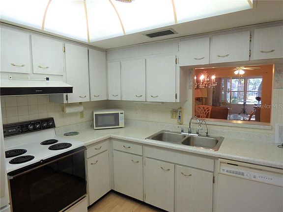 5th image of 841 Patricia Ave APT 208