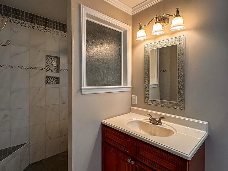 2305 Mirror Lake Dr — Photo 18
