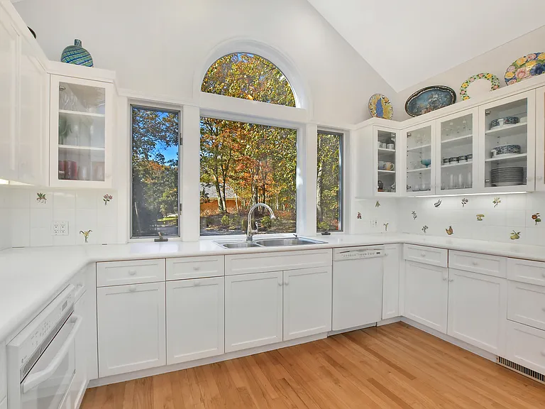 74 N Woods Ln — Photo 11