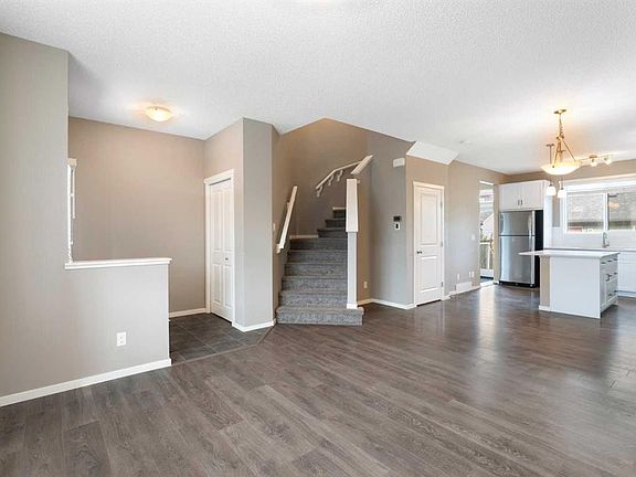 5th image of 372 W Kingsmere Way SE