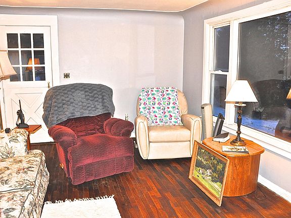 3rd image of 15618 Fillmore St