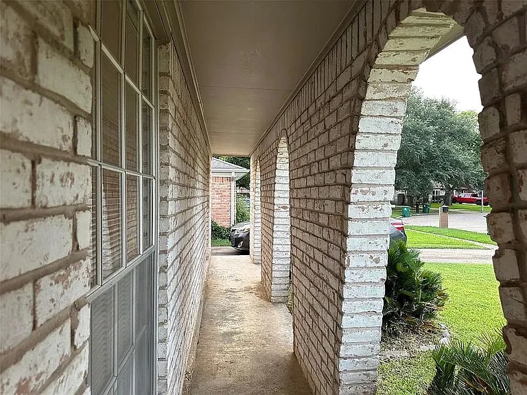 12139 Huntington Park Dr — Photo 2