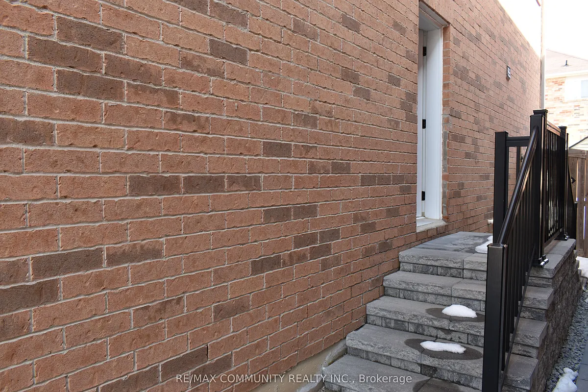Building Photo - 23 Penndutch Cir #LOWER