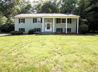 17 Cranbury Woods Rd, Norwalk, CT 06851