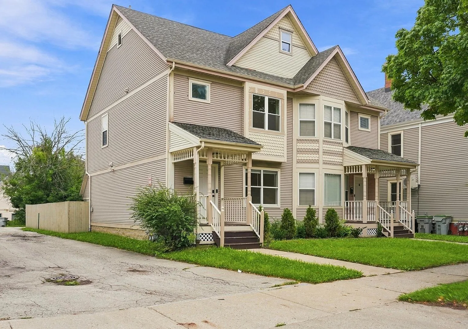 2118 N Palmer St - 2118 — Photo 1