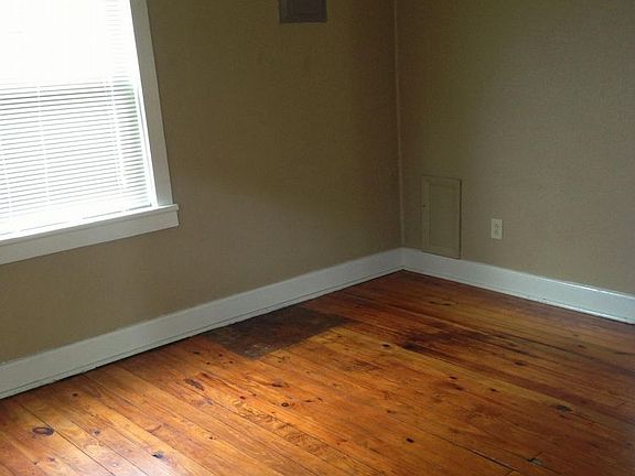 2nd image of 340 1/2 E Market St