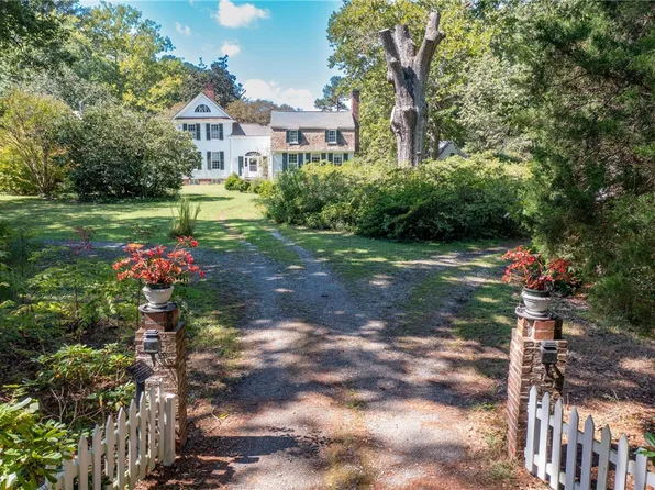 1108 New Point Comfort Hwy, Mathews, VA 23109