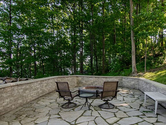 5th image of 7997 Lake Crest Dr