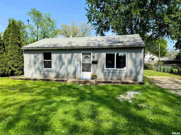 1204 Maple St, Pekin, IL 61554