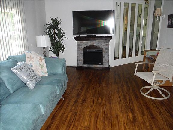 2nd image of 52 Beaver Dam Ct #51