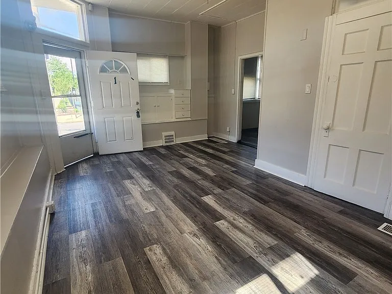 6128 Lausche Ave #1 — Photo 3