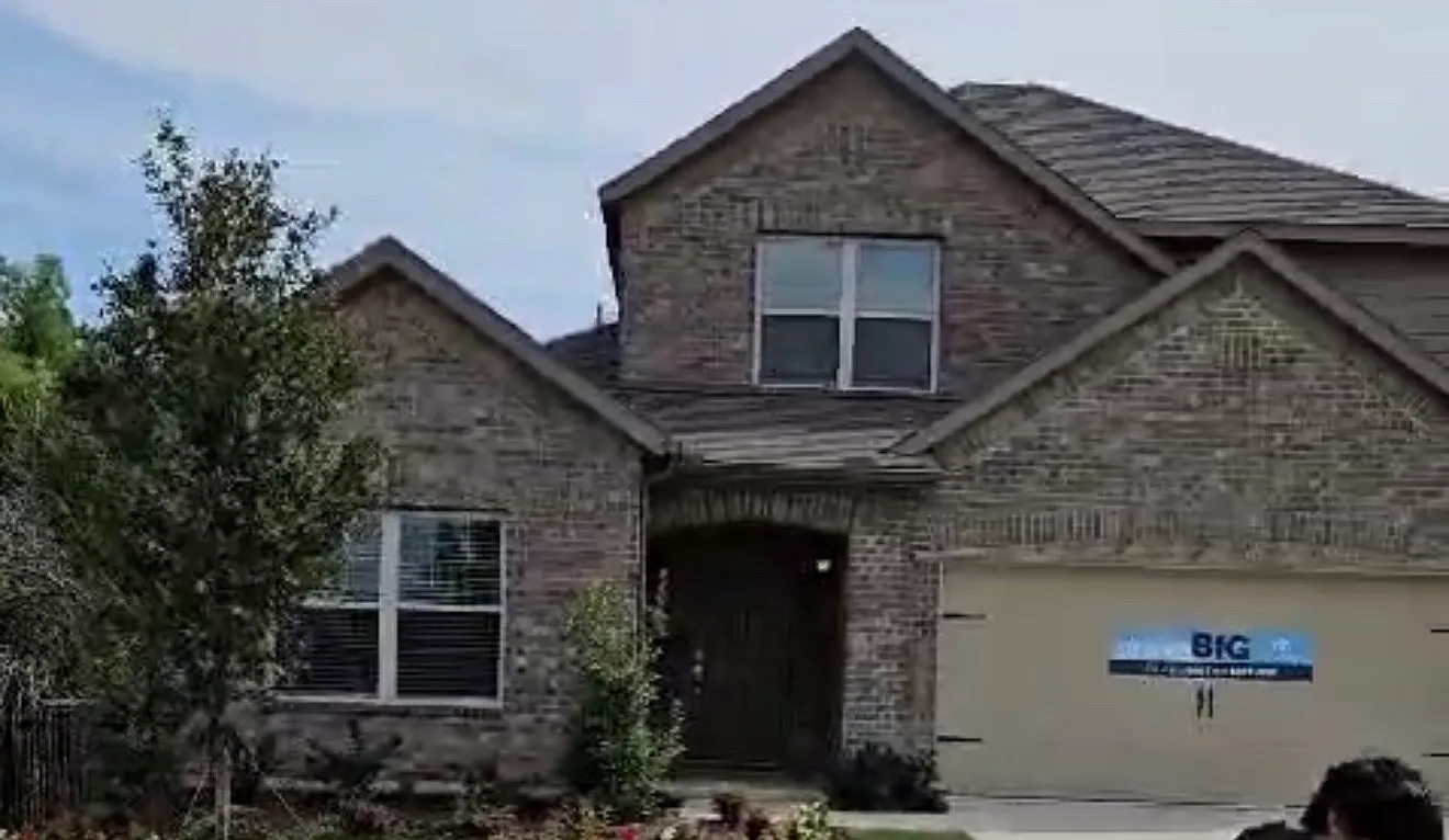 4 bed, 2447 sqft, $2,800 — Photo 1