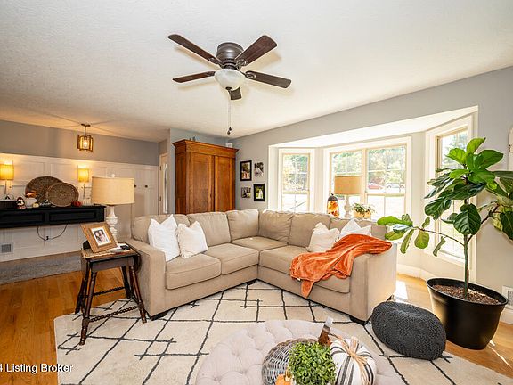 5th image of 4602 Fox Chase Dr