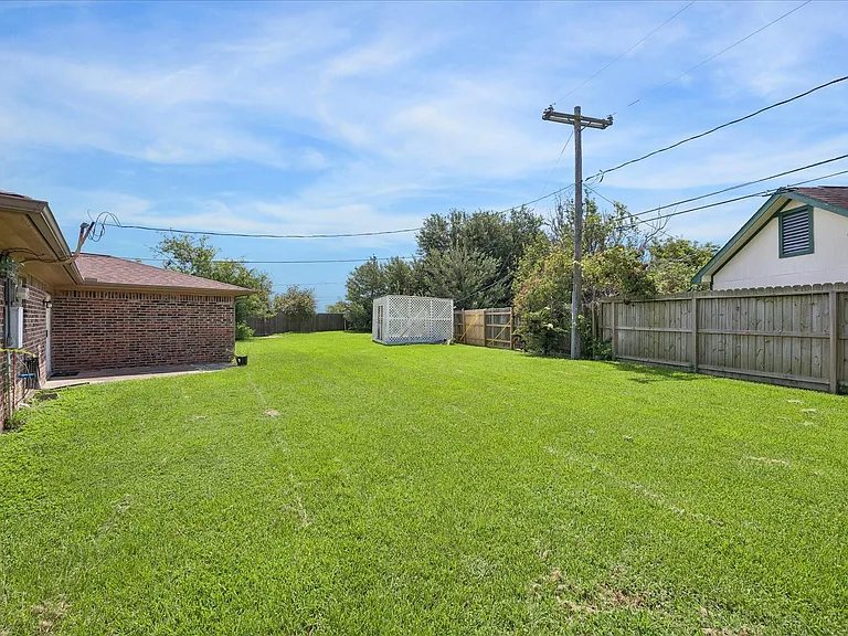 1217 E Brown Ln — Photo 15