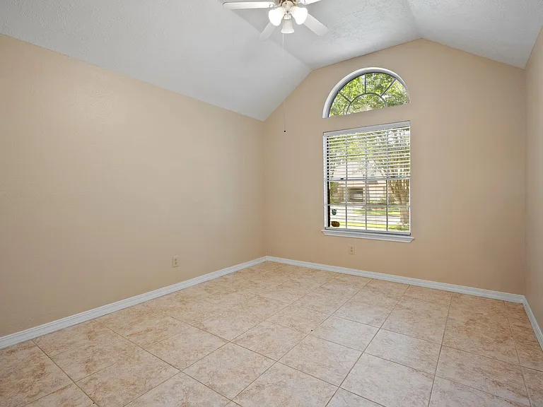 710 Lochnell Dr — Photo 20